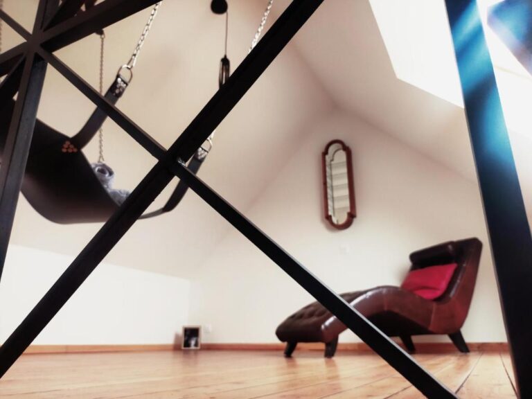 loveroom de lArtois sling 768x576