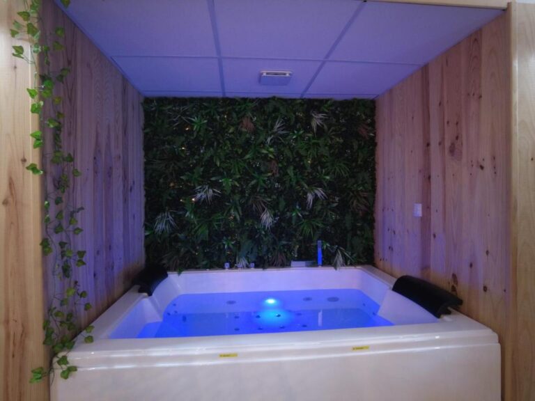 spa privatif loveroom hotelduberry 768x576