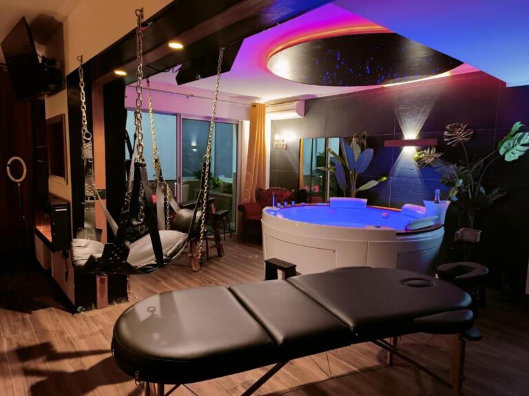 table massages loveroom bdsm nice 768x576