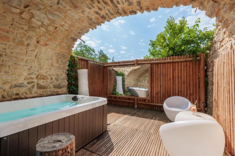 jacuzzi exterieur LeMasLauralie 768x512