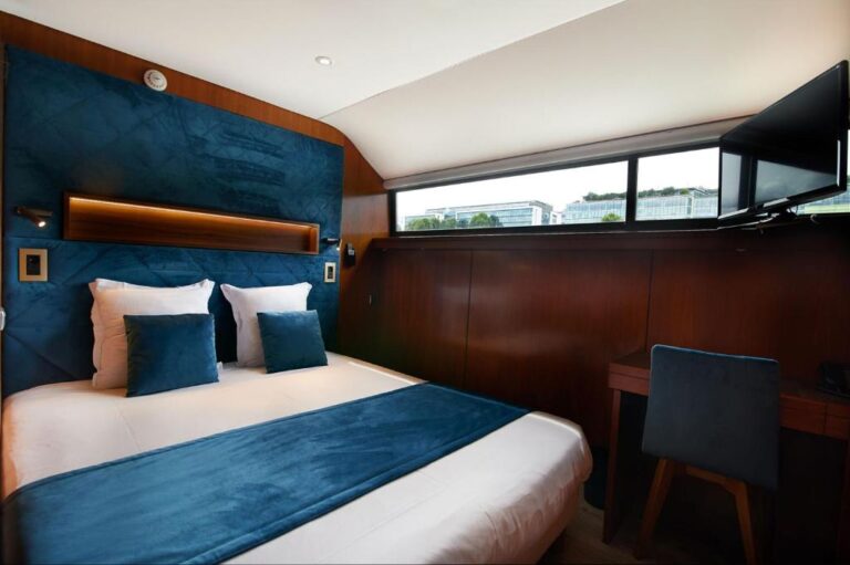 loveroom VIP paris yacht hotel 768x511