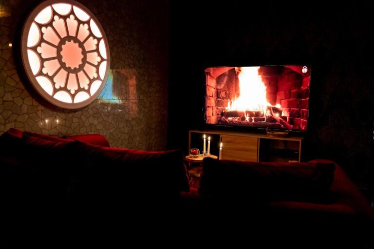 loveroom avec cheminee 768x512