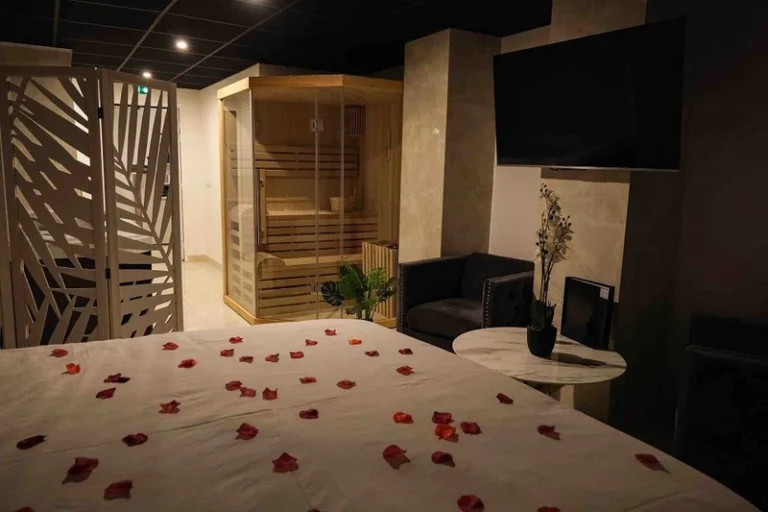 loveroom so private spa argenteuil 768x512